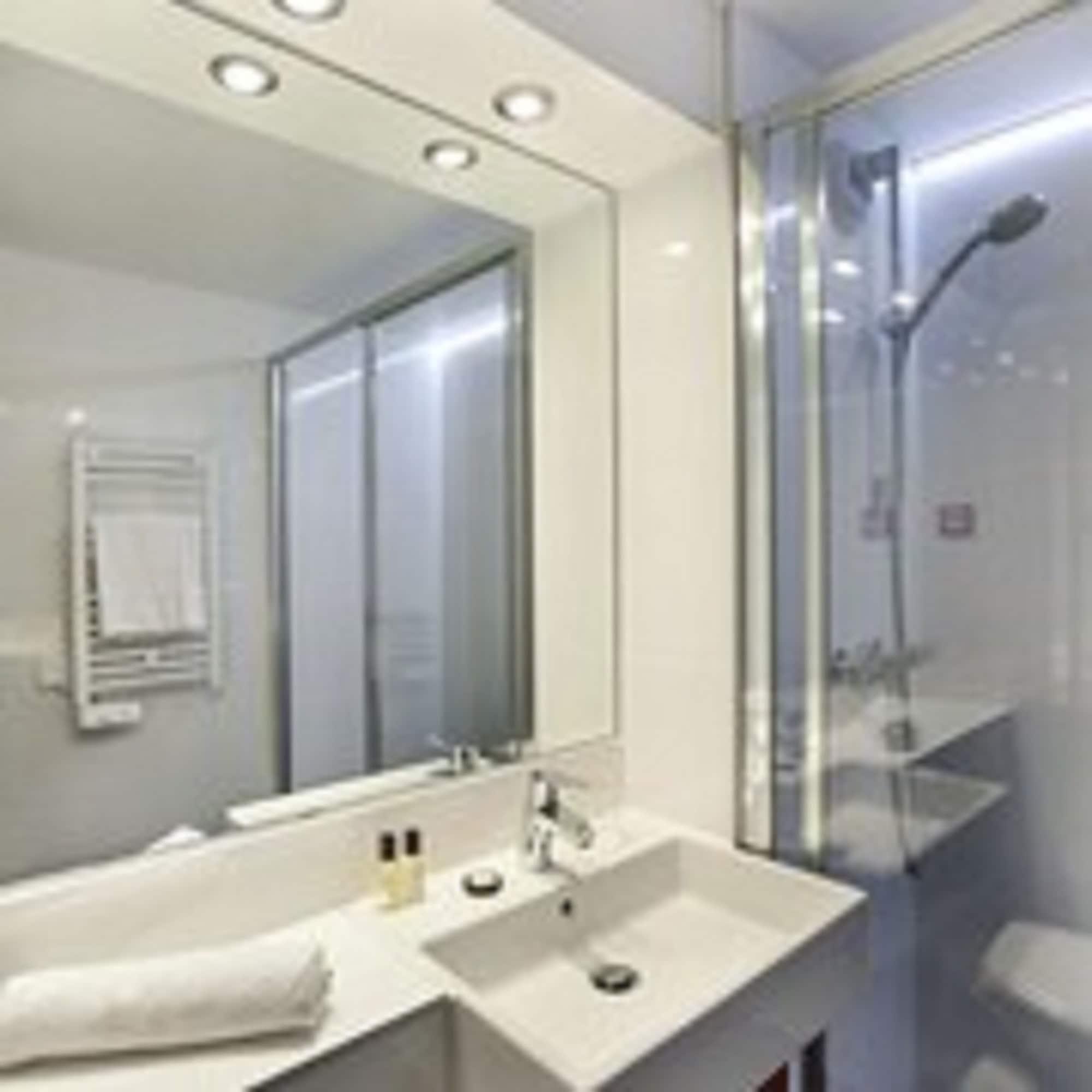 Hotel L'Amandier Nanterre Luaran gambar