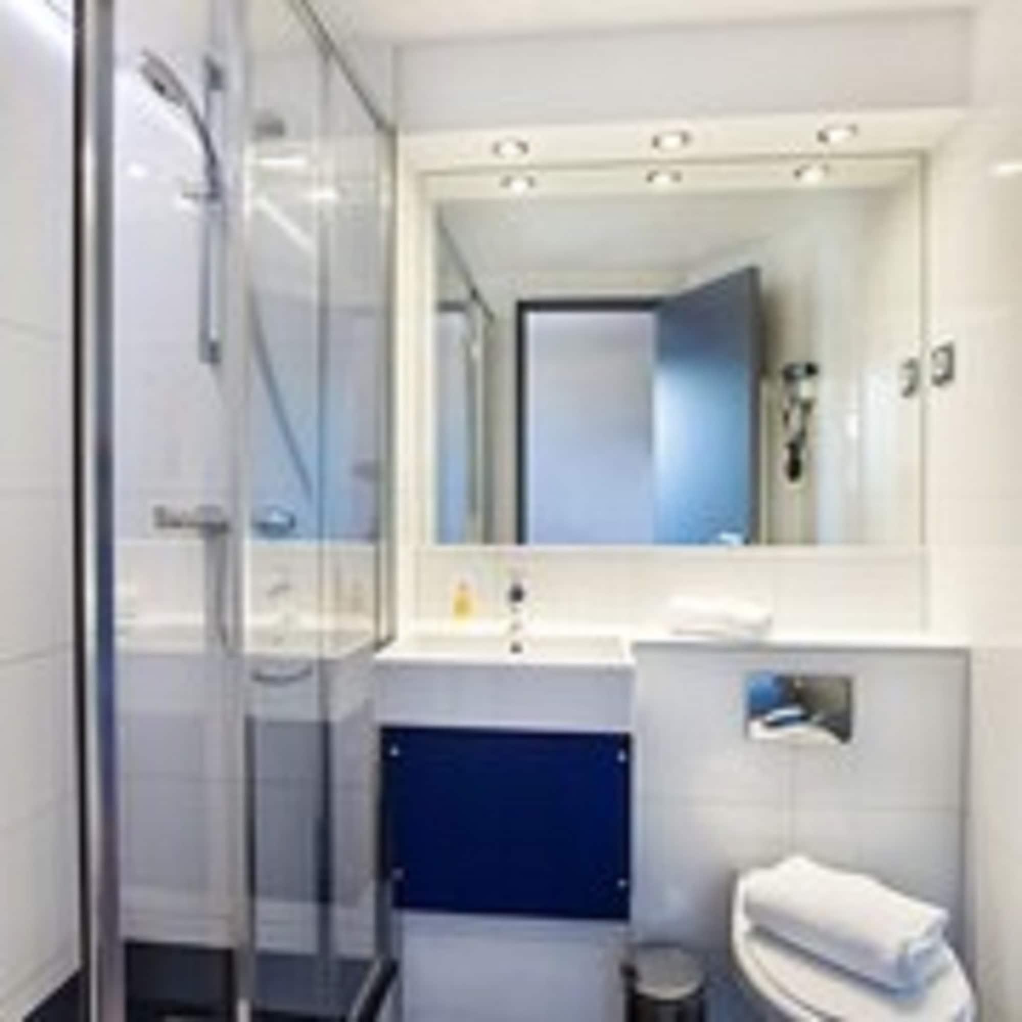 Hotel L'Amandier Nanterre Luaran gambar