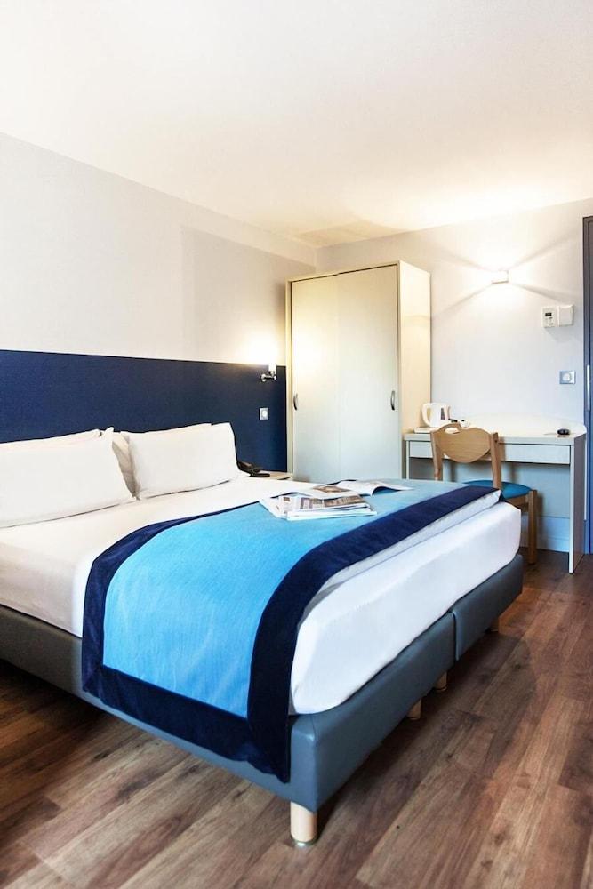 Hotel L'Amandier Nanterre Luaran gambar