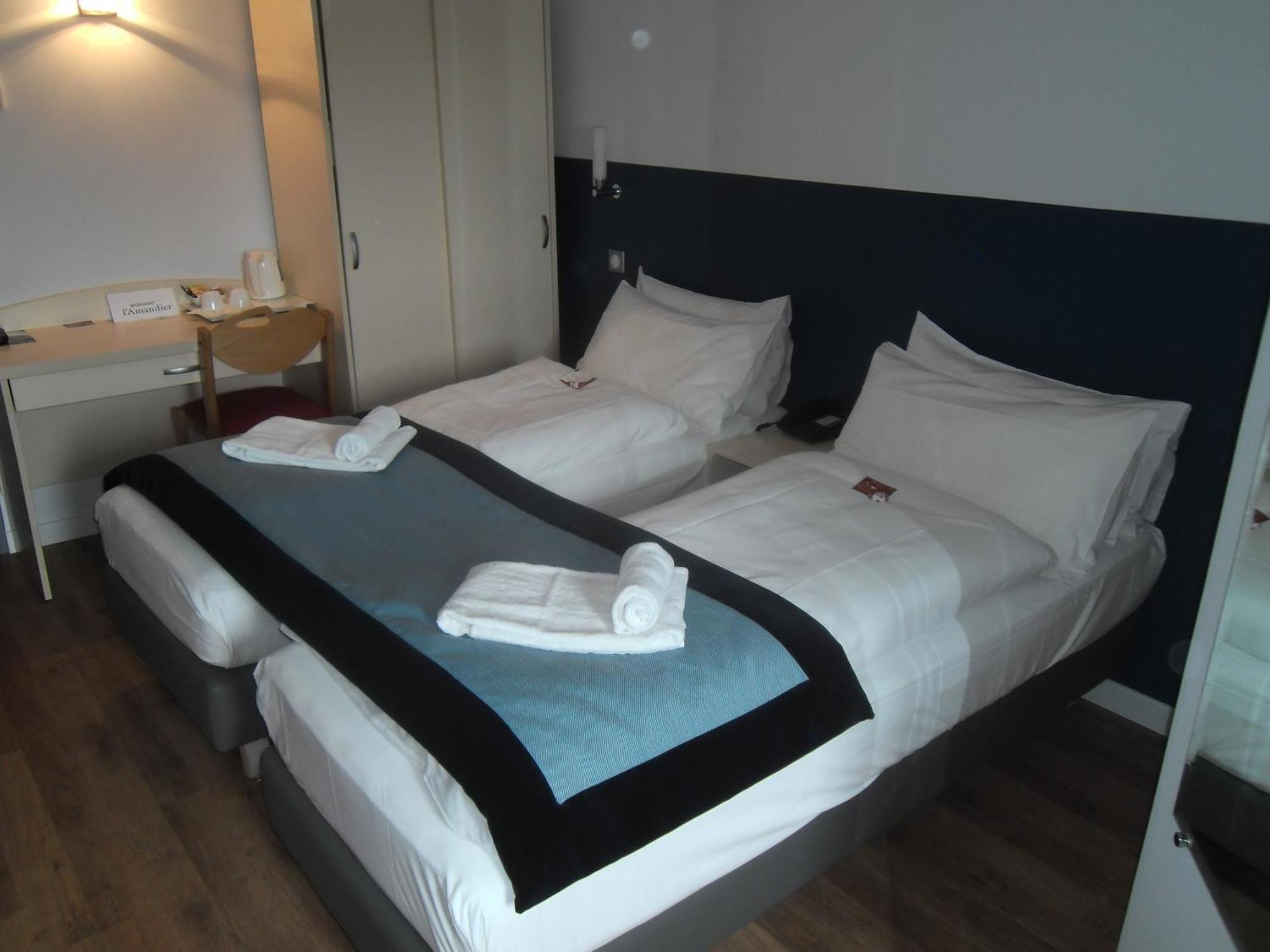 Hotel L'Amandier Nanterre Bilik gambar