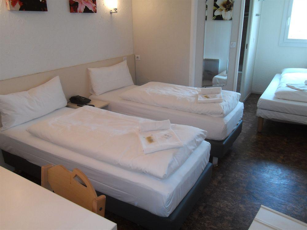 Hotel L'Amandier Nanterre Luaran gambar
