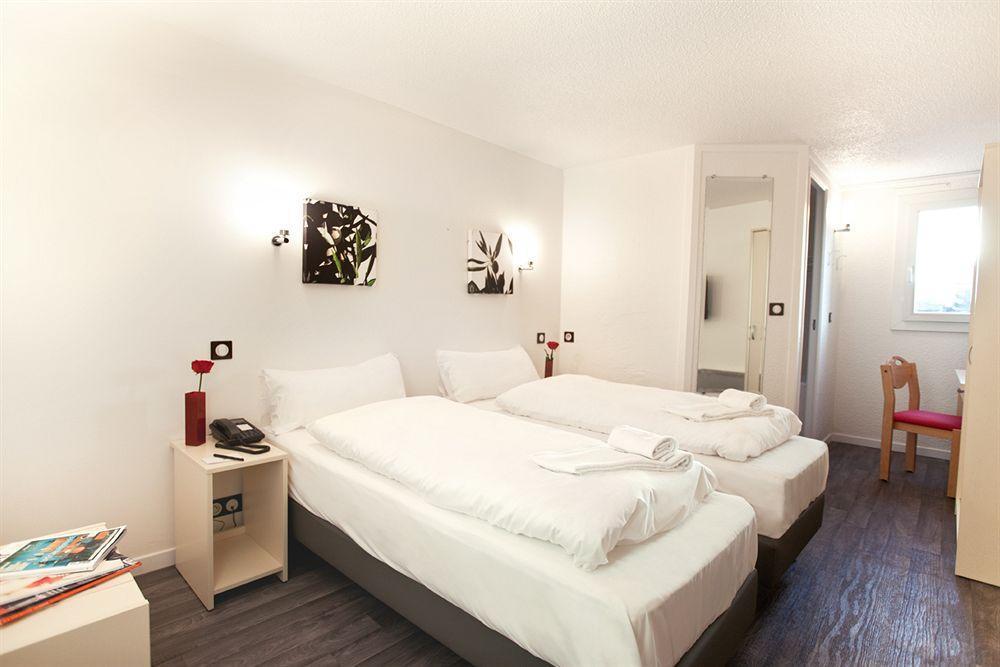 Hotel L'Amandier Nanterre Luaran gambar