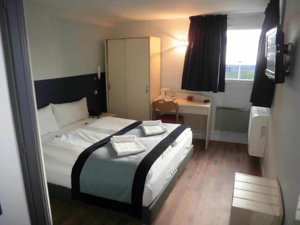 Hotel L'Amandier Nanterre Luaran gambar