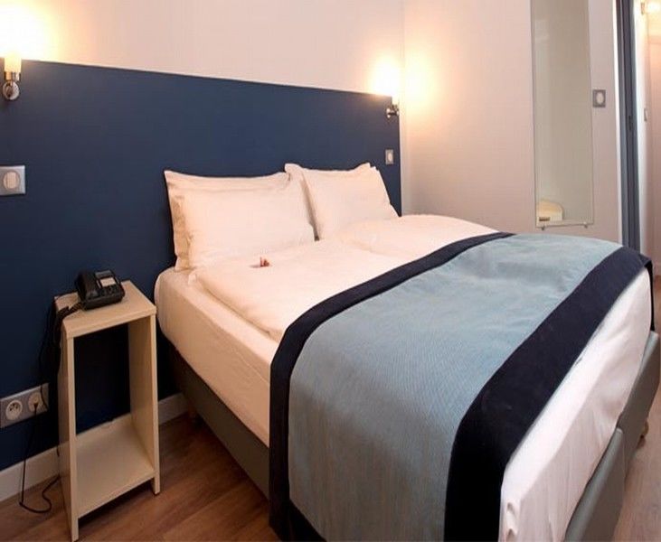 Hotel L'Amandier Nanterre Luaran gambar