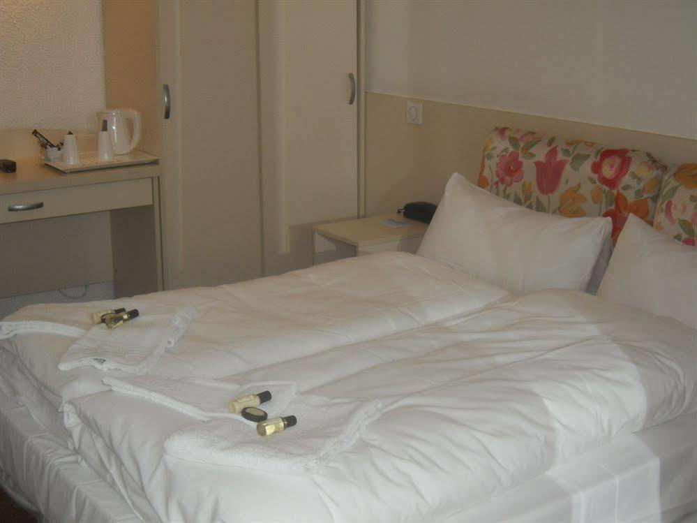 Hotel L'Amandier Nanterre Luaran gambar
