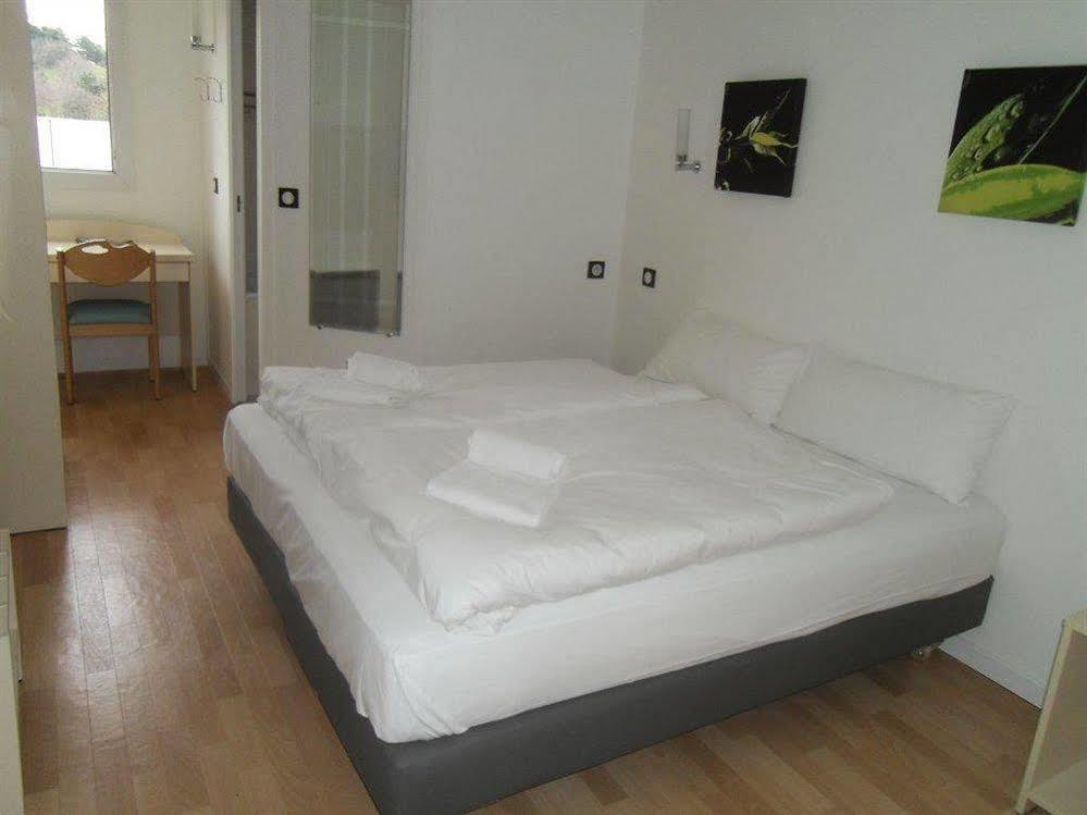 Hotel L'Amandier Nanterre Luaran gambar