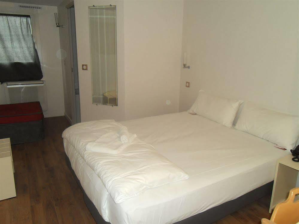 Hotel L'Amandier Nanterre Luaran gambar
