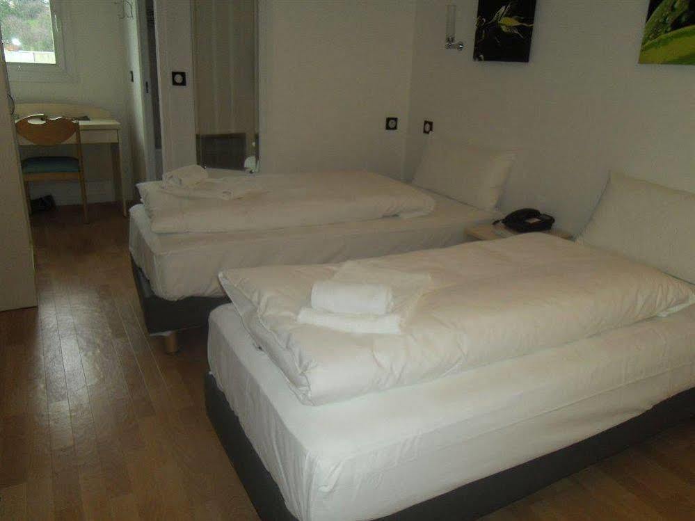 Hotel L'Amandier Nanterre Luaran gambar